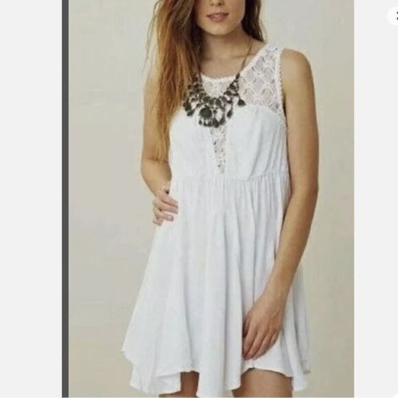 Free People White Lace Crochet Neckline Fiesta Mini Flowy dress size medium - Picture 5 of 16